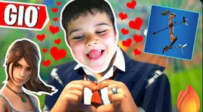SUO NIPOTE SI INNAMORA DI LARA CROFT!